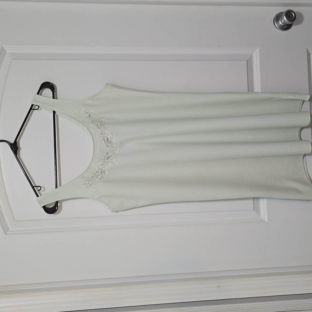 Miss Elaine’s Sleeveless Light Green Night Gown Size M